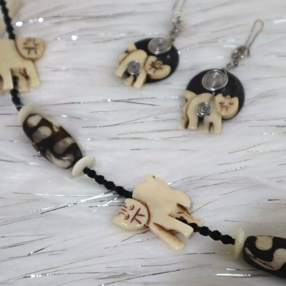 Vintage Bone Necklace Cat‎ Themed Ivory - Picture 2 of 4